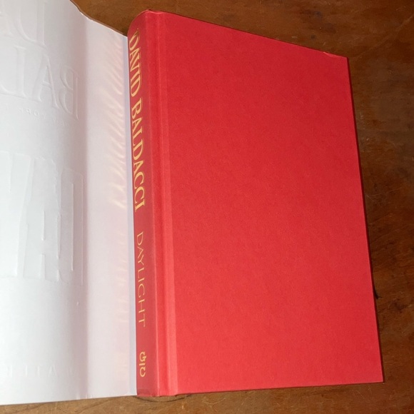 David Baldacci 'Daylight' Hardcover Book - Picture 6 of 15